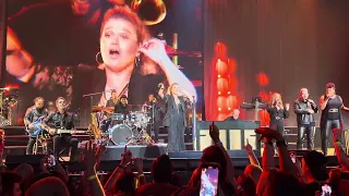 Kelly Clarkson - Walk Away Live at the Bakkt Theater in Las Vegas, NV - 8/11/23