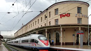 На Москву проследует скоростной поезд, отойдите от края платформы!