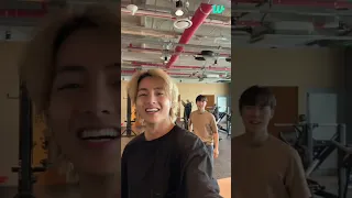 💜 [ОЗВУЧКА JKub] Трансляция Ким Тэхёна на тренировке BTS WEVERSE~LIVE 20.07.2023