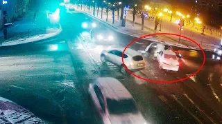 ДТП в Серпухове. Не уступил дорогу таксисту... (видео со звуком). 15 января 2018г.