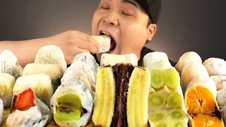 In today's food show, I will eat fruit cake deliciously.