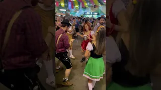 Lava bem lava bem tua marreca! Ultima oktoberfest do ano!