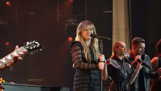 Kelly Clarkson - Walk Away, at the Bakkt Theater in Las Vegas on 12/30/2023