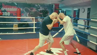 Разминочное упражнение боксёра.