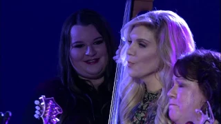 Alison Krauss and the Cox Family Perform for Patient Safety Movement Foundation