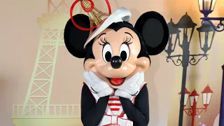 Parisian Minnie Mouse with Eiffel Tower Hat Meet & Greet at Disneyland Paris 2024, Paris Backdrop