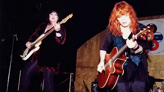 Ann & Nancy Wilson - Barracuda (Live, 1999)