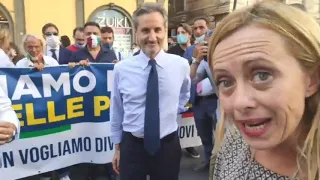 Giorgia Meloni in diretta da Napoli: FdI al fianco delle partite IVA, commercianti e imprenditori