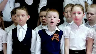 Сводный хор 2 "Б" и 2 "Г" классов Кривошеинской школы