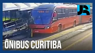 JR de Olho: Ônibus articulado atropela passageiros em Curitiba (PR)