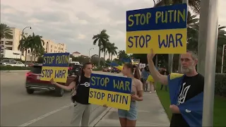 South Floridians stand in solidarity with Ukraine after Russian attack