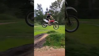 Riding a Husqvarna te250 In the back yard