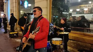 Леприконсы - "Hali-gali, paratrooper", группа "Висконти" выступает на Невском проспекте в Петербурге