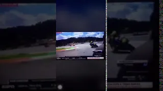 Valentino Rossi se salva milagrosamente de accidente en MotoGP 2