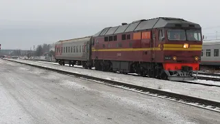 Пригородные и рабочие поезда на станции Дно