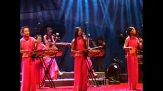 12 Girls Band - 女子十二楽坊 - El Condor Pasa (2006)