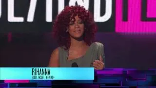 Rihanna Wins Soul/R&B Female - AMA 2010