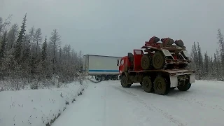 Дальнобой по ДВ. Потянуло в низ и сложило. Freightliner