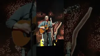 Francis Cabrel en concert aux Folies Bergère de Paris. "Les chevaliers Cathares".