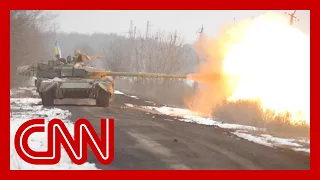 Ukrainian soldier uses Russian tank against Russian forces