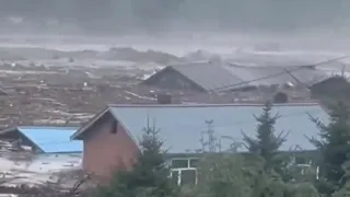 Villages under sea, China dam release water! River overflow in the city