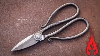 Blacksmithing - Making a pair of scissors