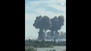 Крим: момент вибухів на авіабазі в окупованій Новофедорівці #shorts