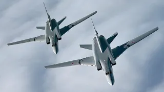 Russian Tu-22M3 bombers "shut down" the sky over Belarus / Unique flight footage