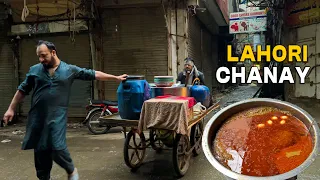 BEST STREET FOOD CHEAPEST CHANAY BREAKFAST IN LAHORE | Lahori Chanay | Street Food Secrets