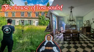 THE MOST ACTIVE HAUNTED ABANDONED 1880 MANSION | doors open by them self.