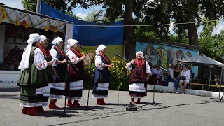 Співає ансамбль "Берегиня"