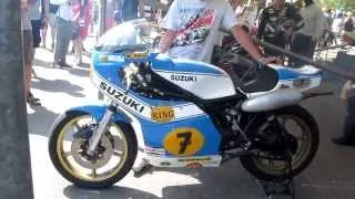 Sheene's RG500 XR14 warming up