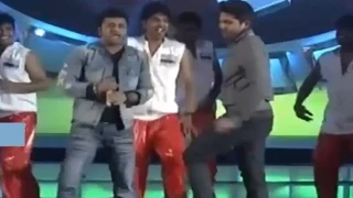 Allu Arjun Dance Performance With DSP - Memu Saitam Event Live / Memu Saitham For Vizag