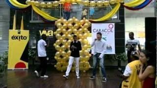 Desfile aspirantes a Chica Bahía 2011 en el Centro Comercial Viva Buenaventura