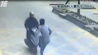 Kung Fu Fighting Fu Truck Driver gets Revenge on Phone Thief, China - Norjaysky