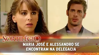 Sortilégio - Maria José e Alessandro se encontram na delegacia; Paula quase fala demais