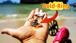 Treasure hunting Thailand's beaches for gold with a metal detector!!