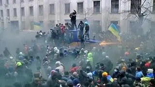 Ukraine: Violence flares at pro-Europe protest