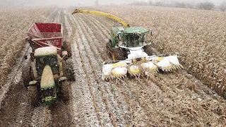 John Deere 8700 Chopping Corn in the snow