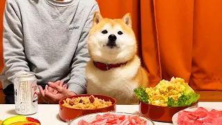 At Grandma's farewell party, Shibe naturally wins the main seat and enjoys the party the most.