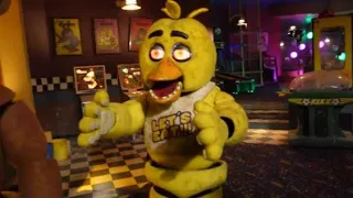 Chica is happy to see Mr. Cupcake! 🐤🧁 [ Clip from @Dawko's FNaF vlog! ] 🐻🍕