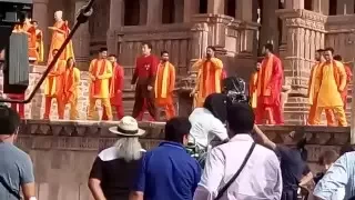 Kung Fu Yoga - Jackie Chan‬ ‪‎Dancing on a ‪Bollywood‬ style song.