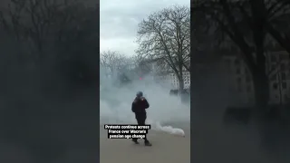 French Police unleash wave of tear gas on 10th day of protests in #Paris. #emmanuelmacron