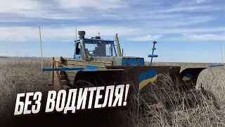 🚜 Трактор НА ПУЛЬТИКЕ едет по полю с минами - украинцы не перестают удивлять!