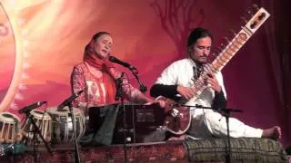 Jai-Jagdeesh sings Mayray Govindaa at Sat Nam Fest West 2012