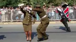 Carabineros bailan cueca en San Carlos