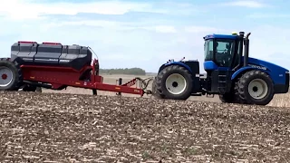 New Holland TJ375 with Horch Maestro SW3115 planter