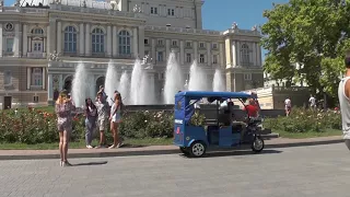 Геркулес e-Riksha делает экскурсию по Одессе