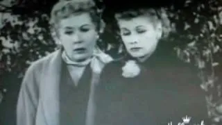 Lucy and Ethel change a tire