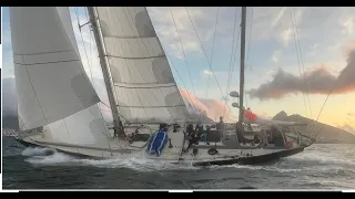 Pen Duick VI avec Marie Tabarly à la barre, incroyable arrivée à Cap Town !